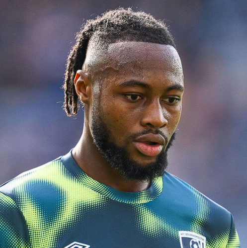 联赛杯半决赛首回合：塞梅尼奥闪耀，曼城客场奏凯