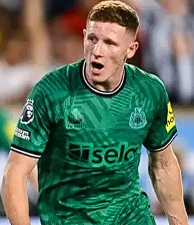 曼市双雄中场引援激战：埃利奥特·安德森成焦点